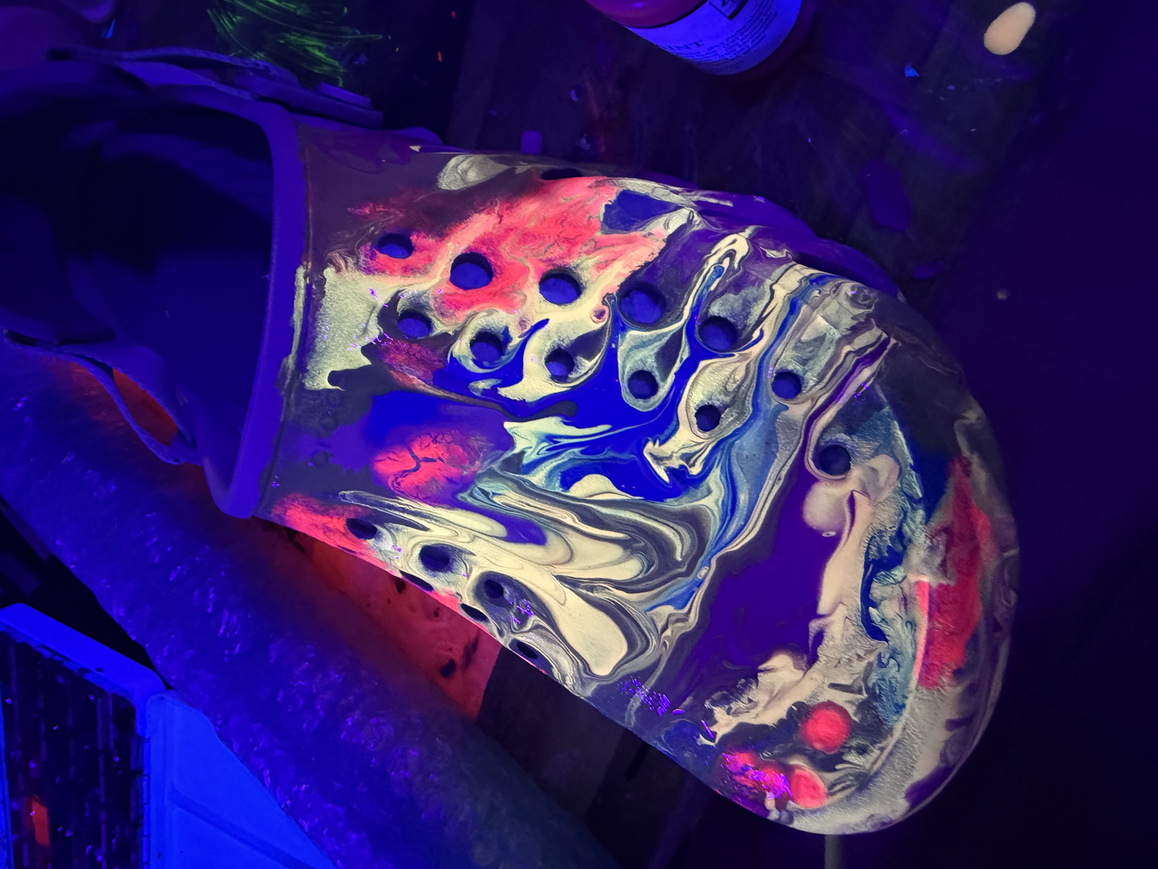 Taller pintura neon sobre tote bag
