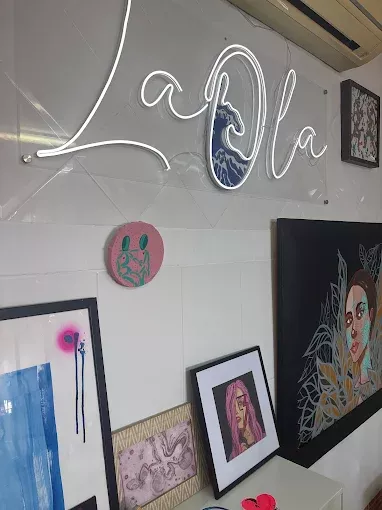 Interior creativo de La Ola Art Gallery