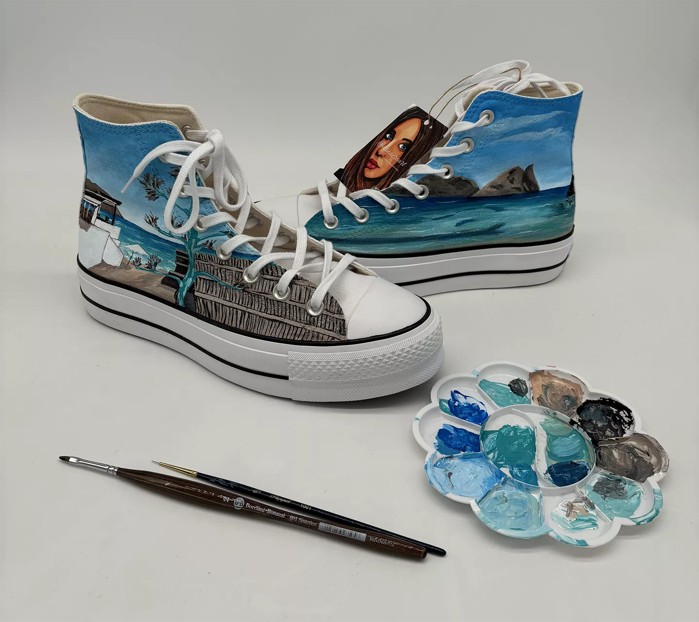 Zapatillas pintadas a mano como encargo personalizado